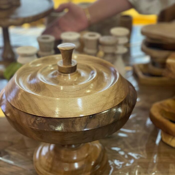 شکلات خوری چوبی پایه دار